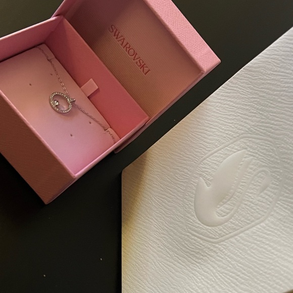 Brand New Swarovski Necklace - Picture 2 of 2